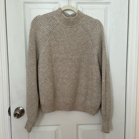 H&M Turtleneck Sweater - Picture 1 of 3